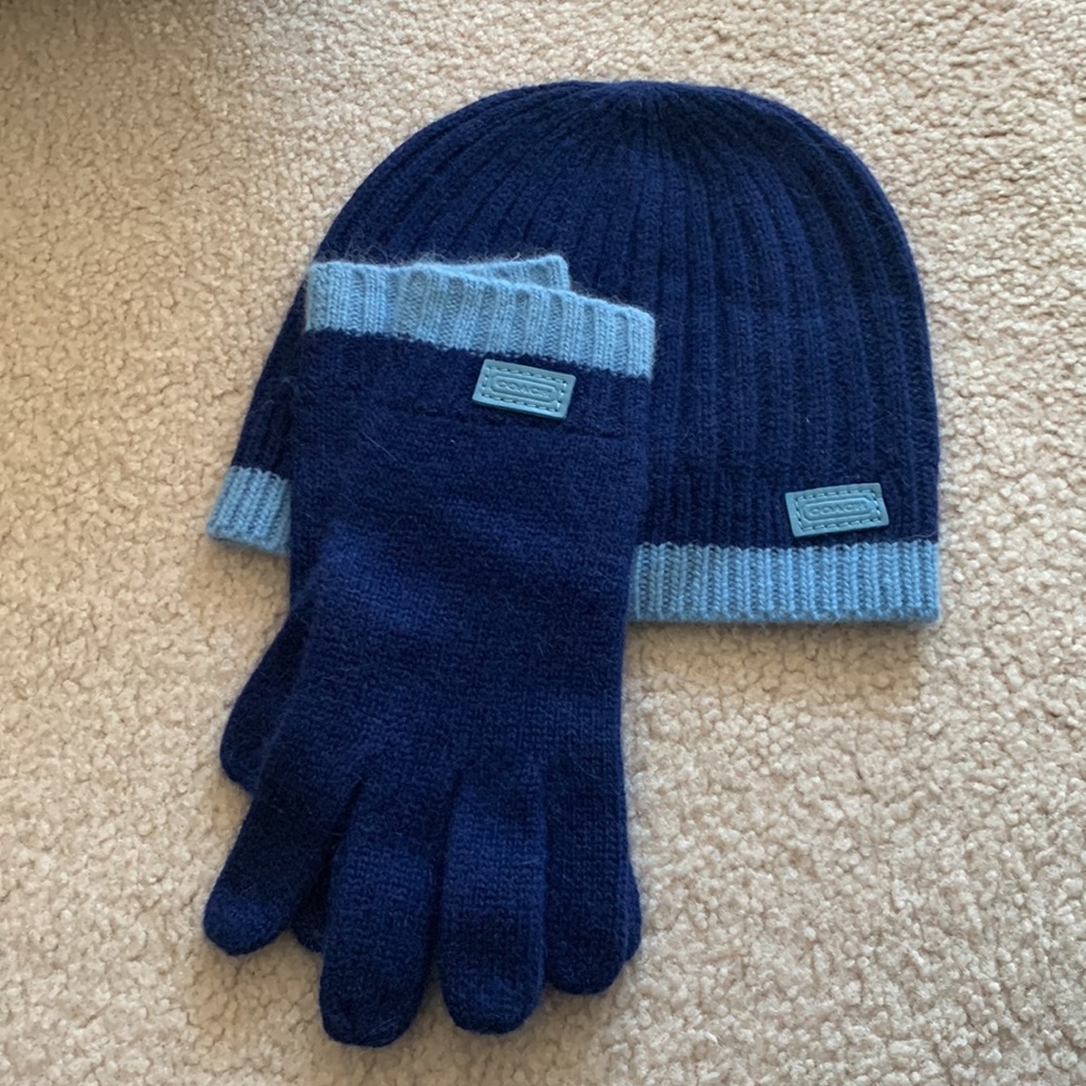 New: Coach hat and glove set